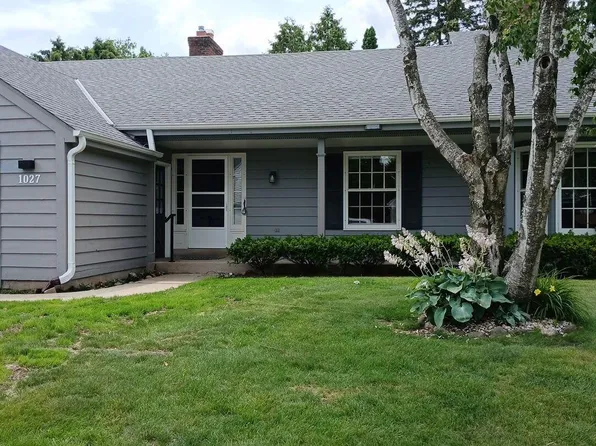 1027 W Shaker CIRCLE, Mequon, WI 53092