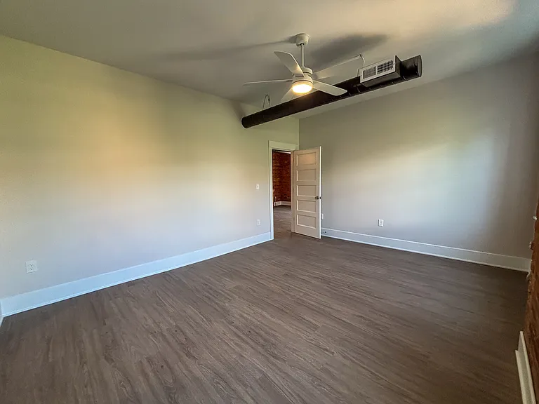 1318 Main St #1 — Photo 16