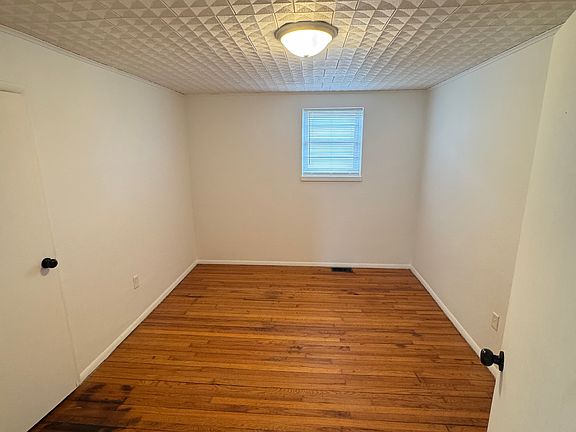 4th image of 375 Popp Ave