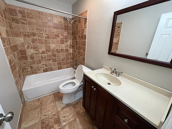 2nd image of 1336 Woodbridge Trl