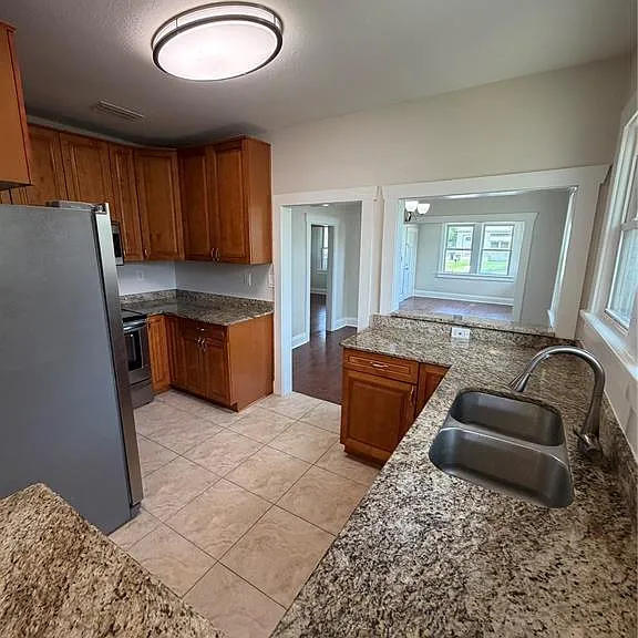 919 W Plymouth St — Photo 8