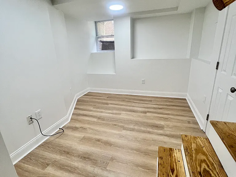 400 Newton St #6 — Photo 14