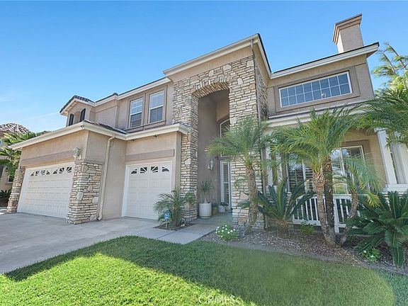 2nd image of 4530 Edgewater Cir