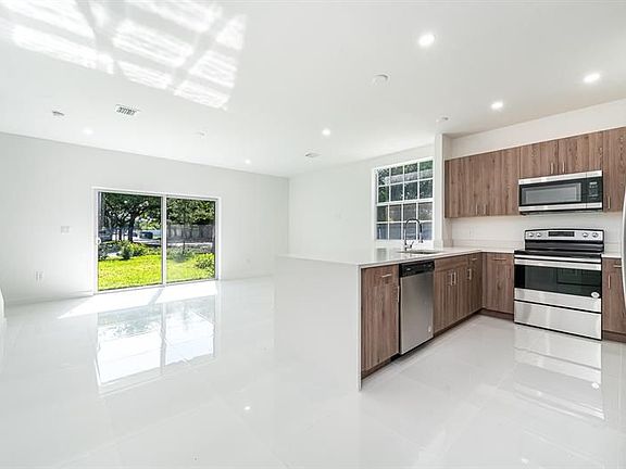3rd image of 1285 Crystal Way #104