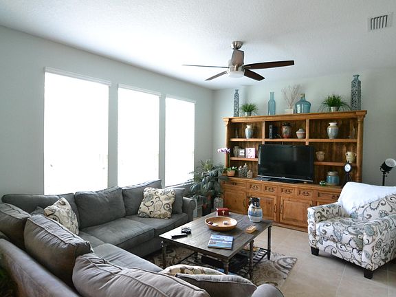 3rd image of 118 Nelson Ln