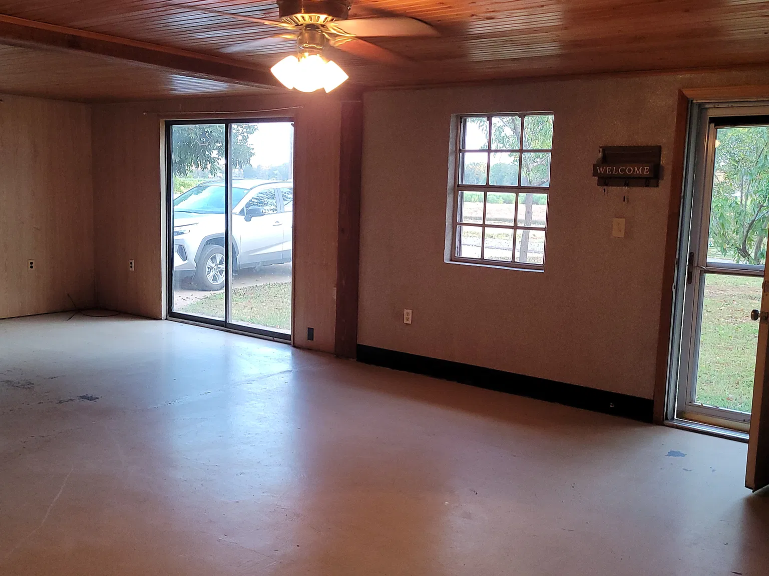 3 bed, $1,000 — Photo 1