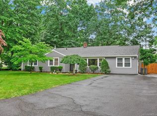 10 Skyview Ln, Norwalk, CT 06851
