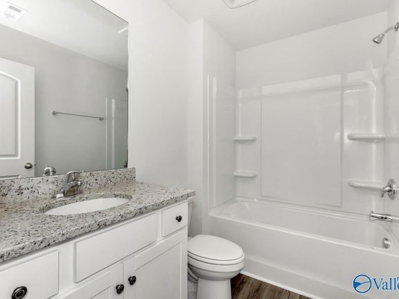 4th image of 217 Bay Pine Dr
