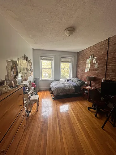 31 Queensberry St Photo 1