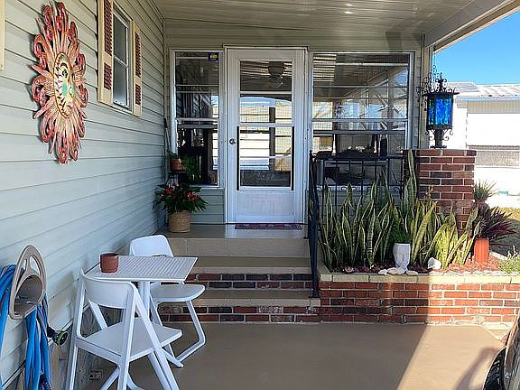 5th image of 163 Oleander St