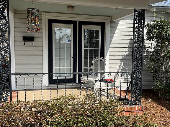 5th image of 401 Letitia Ave N