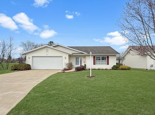 720 S Parkcrest Dr, Freeport, IL 61032