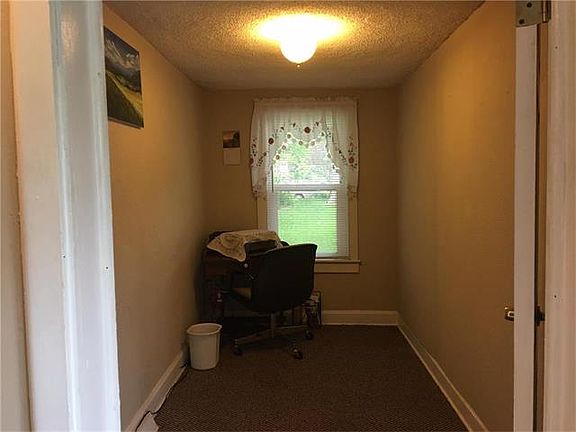 4th image of 320 E Sea Ave