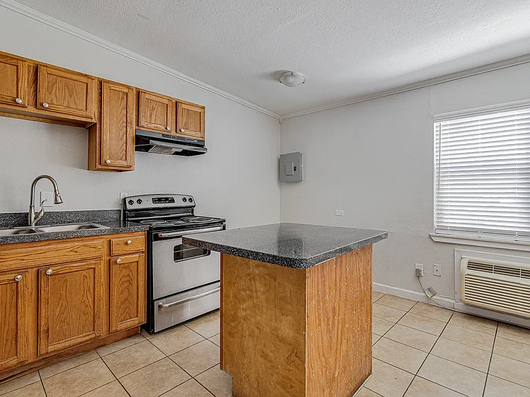 304 E Mitchell St — Photo 26
