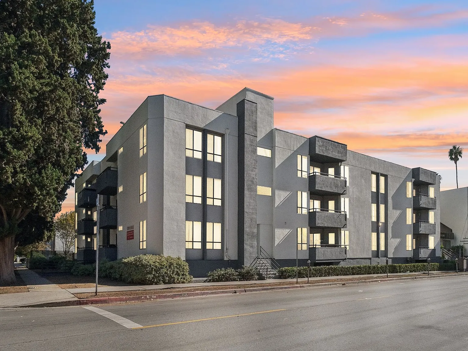 6310 Sylmar Ave — Photo 1