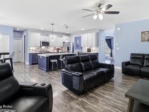 3rd image of 6929 Franklin Farmer Way