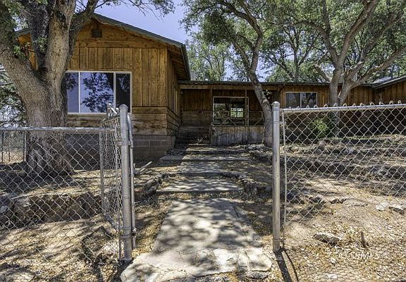 3rd image of 301 Woodland Dr