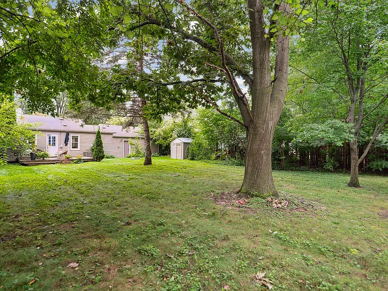 9065 Elmhurst Ave — Photo 21