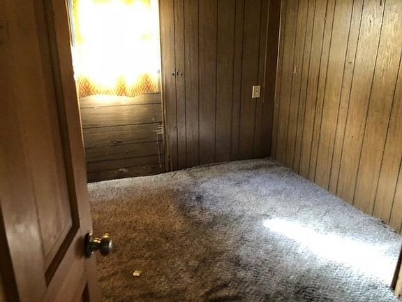 5th image of 16435 Jeff Ln