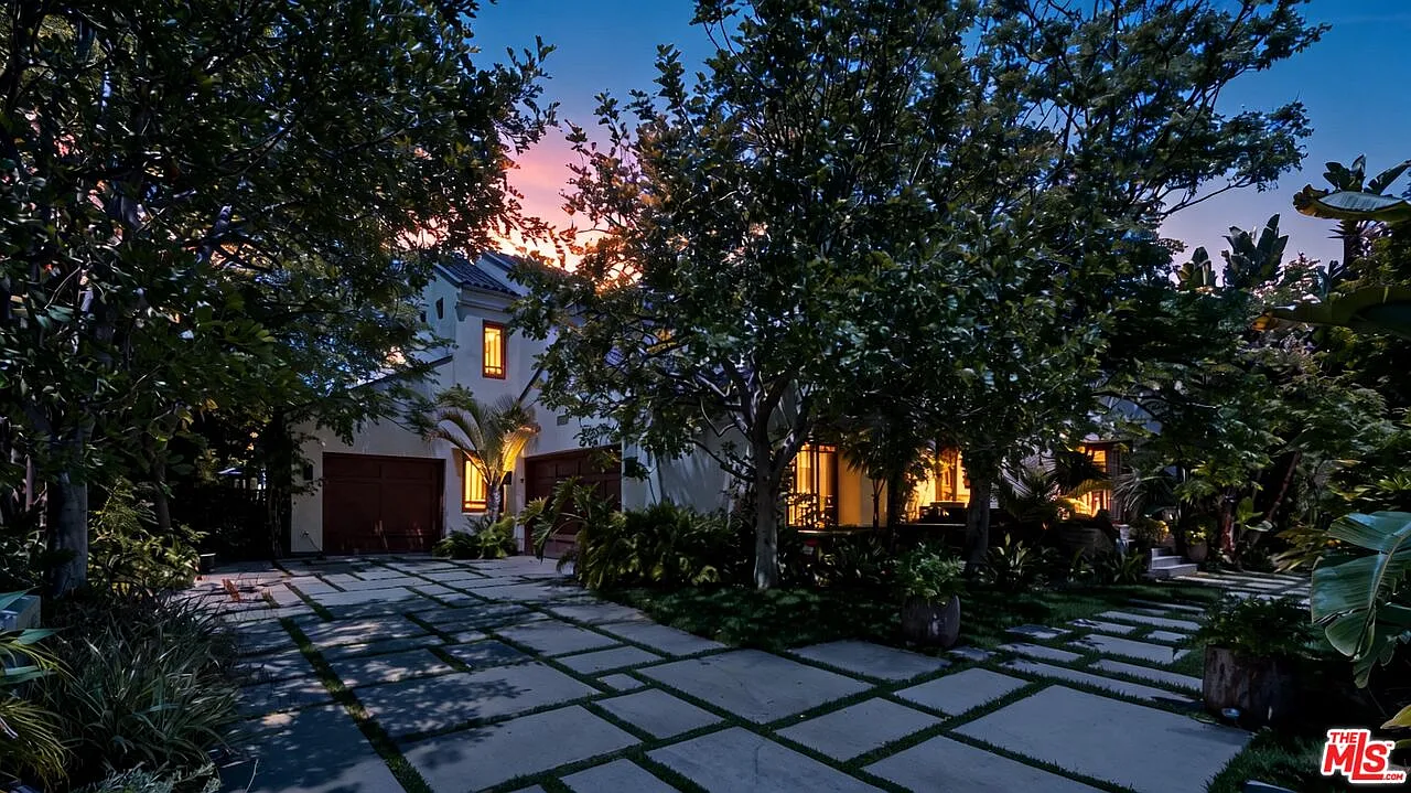 5 bed, 5.5 bath, 6680 sqft, $35,000 — Photo 1