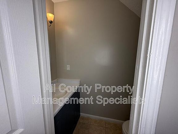 4th image of 1307 Cactus Ave #4A