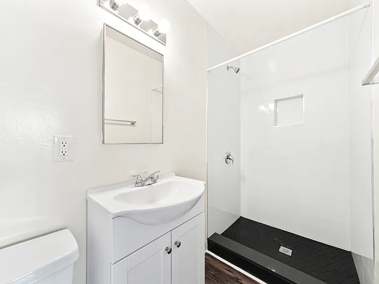 13505 Burbank Blvd #2 — Photo 16
