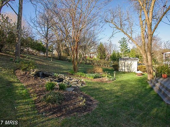 4th image of 806 Hurley Ct