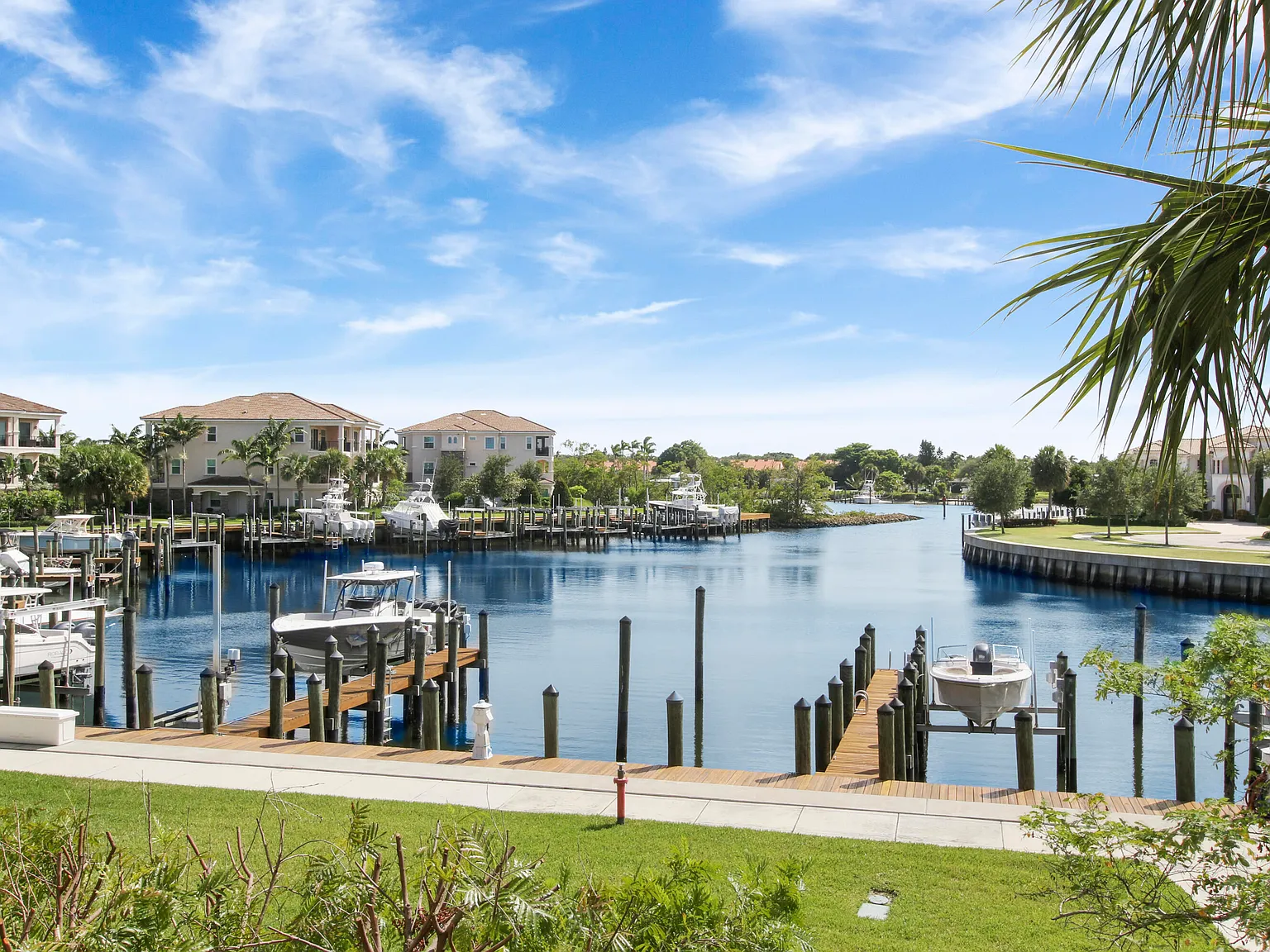 3 bed, 2.0 bath, 2367 sqft, $20,000 — Photo 2