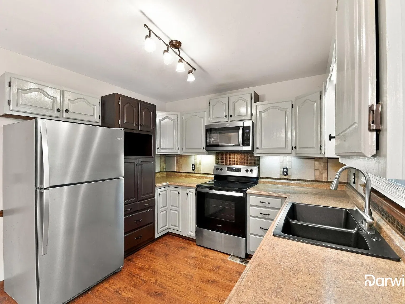 3 bed, 2.0 bath, 1658 sqft, $2,190 — Photo 3