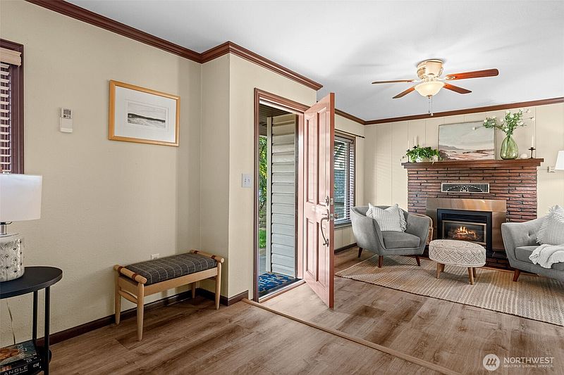 4th image of 1102 15th Avenue