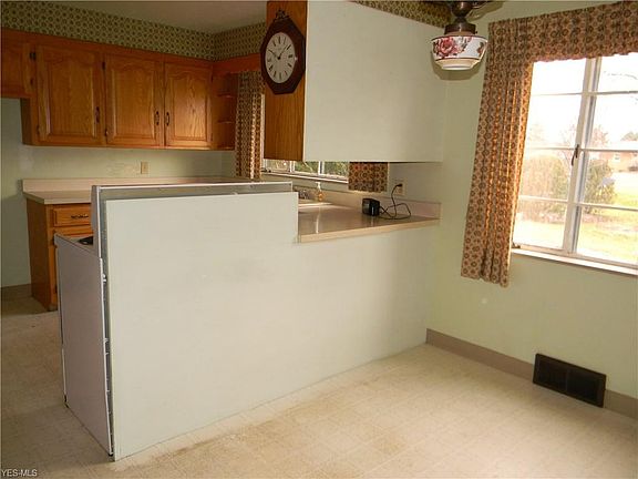 5th image of 1605 E Main St