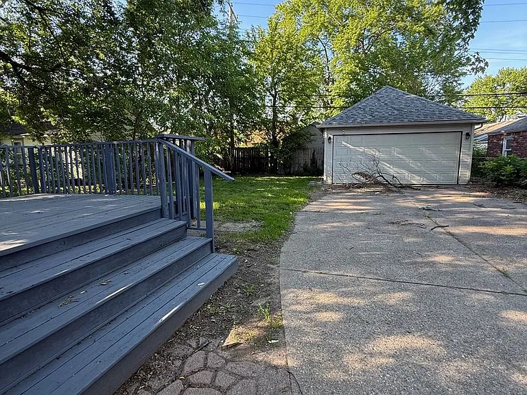 15611 Glander Ave — Photo 16