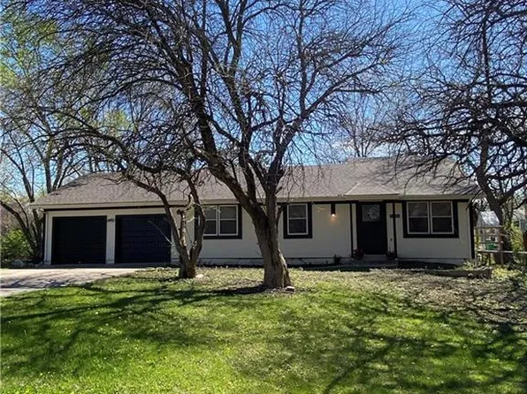 17501 Chestnut Dr, Belton, MO 64012