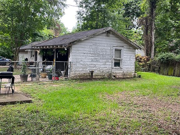 4th image of 220 E Wyandotte St