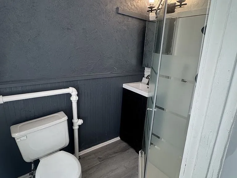 6801 Lexington Avenue — Photo 10