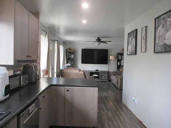 5th image of 220 Douglas Avenue