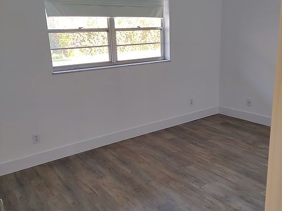 5th image of 18081 SE Country Club Dr APT 33-322