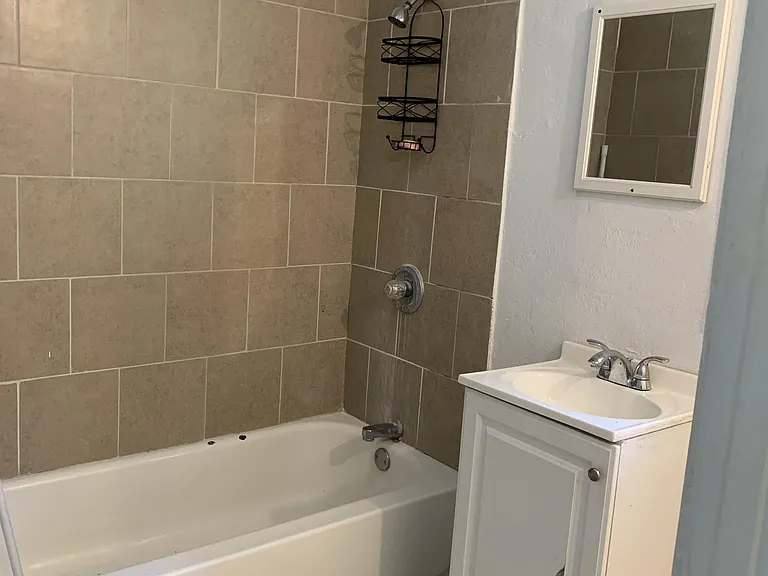1701 San Joaquin St — Photo 3
