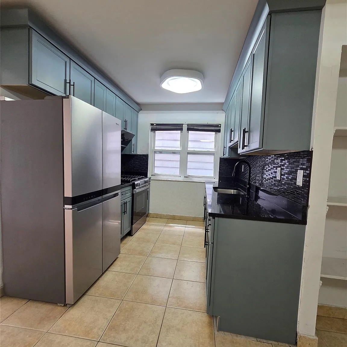 2 bed, 1.0 bath, 950 sqft, $2,997 — Photo 2