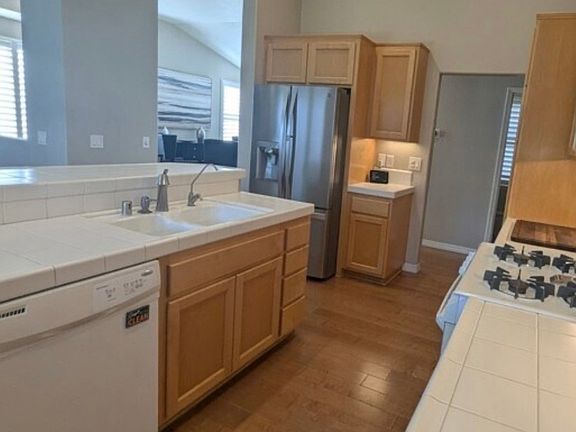 5th image of 708 Asilo St
