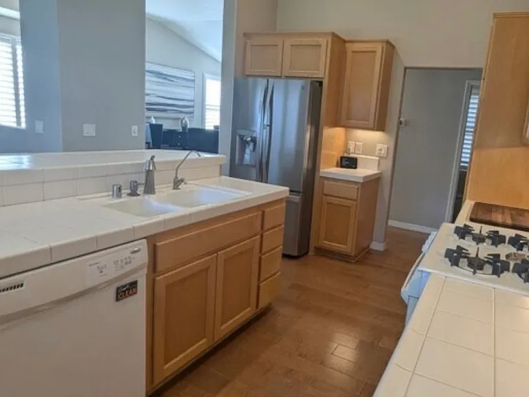 708 Asilo St — Photo 5