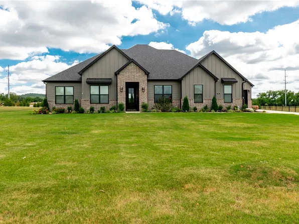 901 Noah St, Fayetteville, AR 72703