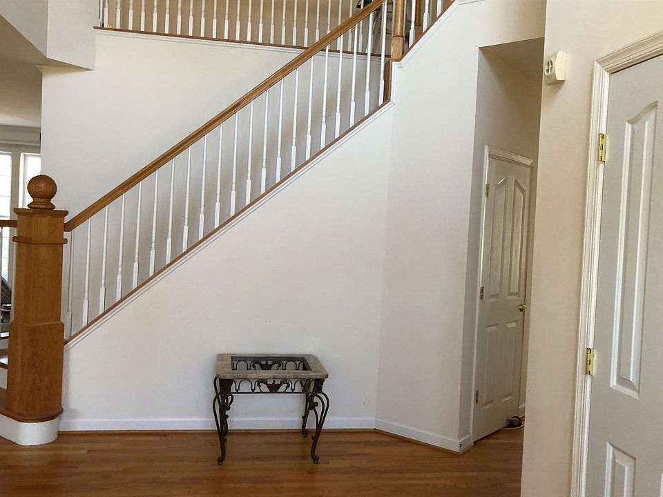 Hall Entrance. 2 coat closets