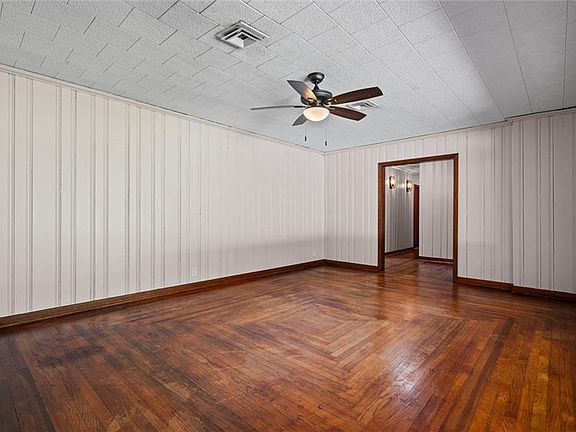 4th image of 207 Alpine St