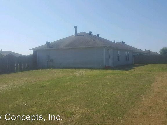 2nd image of 804 SW Crystal St