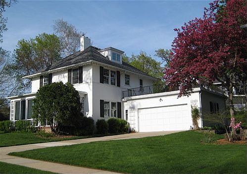 outdoor side view with crabapple