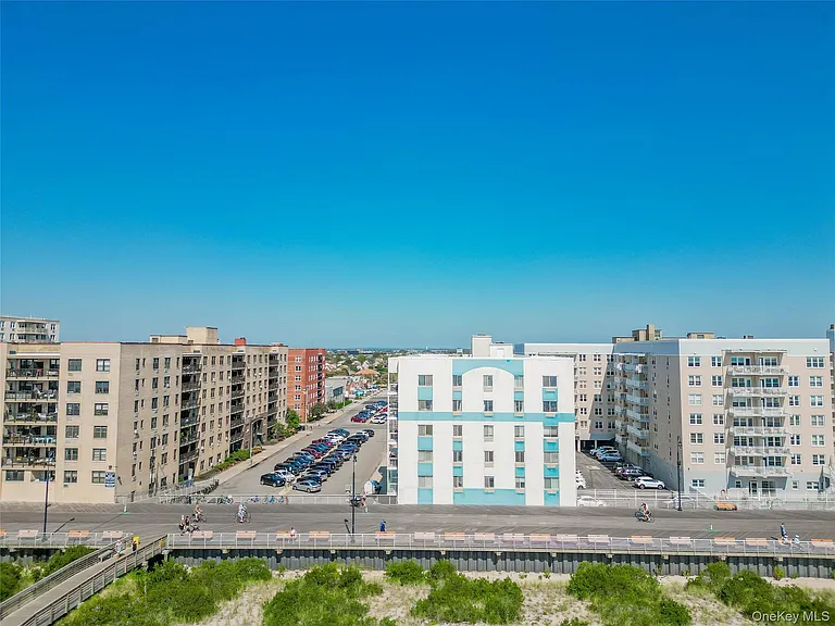10 Franklin Blvd #203 — Photo 14