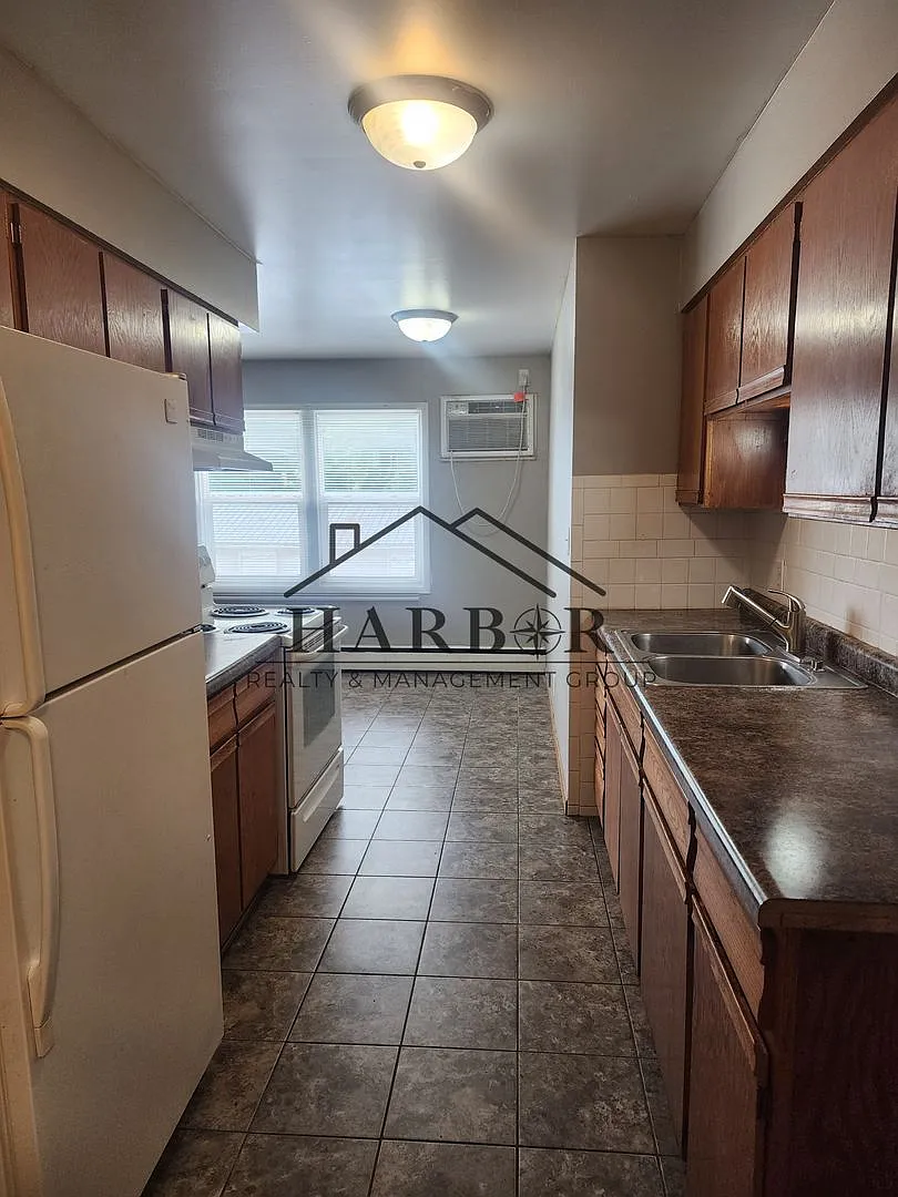 200-204 11th Ave NW, Austin, MN — Photo 1