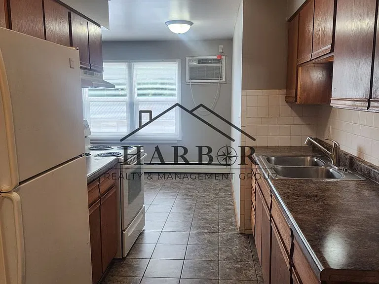 204 11th Ave SW #702 — Photo 1