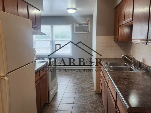 202 11th Ave NW #602, Austin, MN 55912